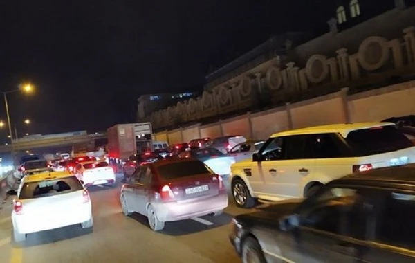 Bakı – Sumqayıt yolunda dəhşətli tıxac: Tbilisi prospektindən Xırdalana qədər - VİDEO/FOTO