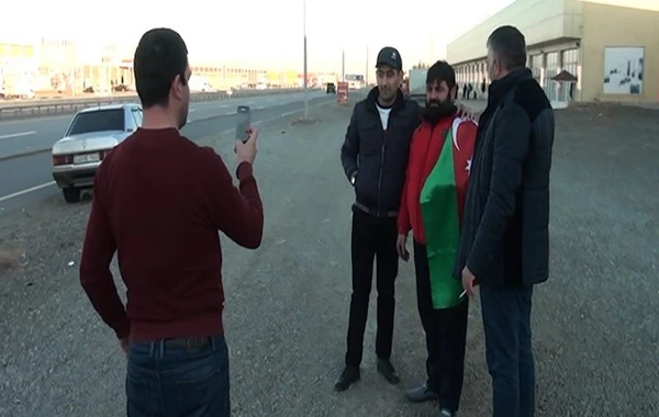 Şəmkirdən Bakıya piyada gəlir - FOTO