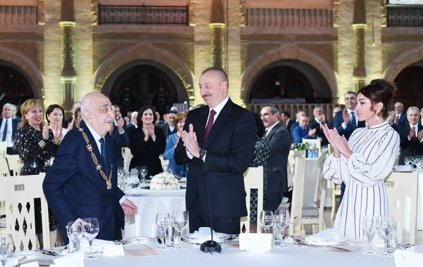 Prezidentin ad günü jesti Xoşbəxt Yusifzadəni kövrəltdi - VİDEO