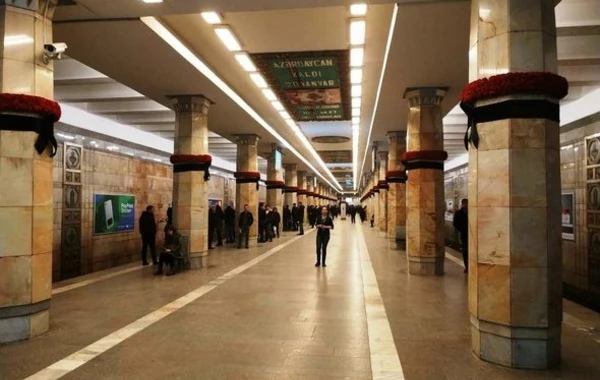 В бакинском метро открылась фотовыставка "30 лет кровавой истории 20 Января" - ФОТО
