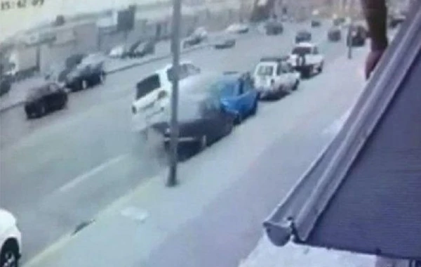 Ağır qəza: “Toyota” eyni anda dörd avtomobili əzdi - ANBAAN VİDEO