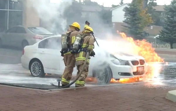 Bakıda "BMW" markalı avtomobil yanıb