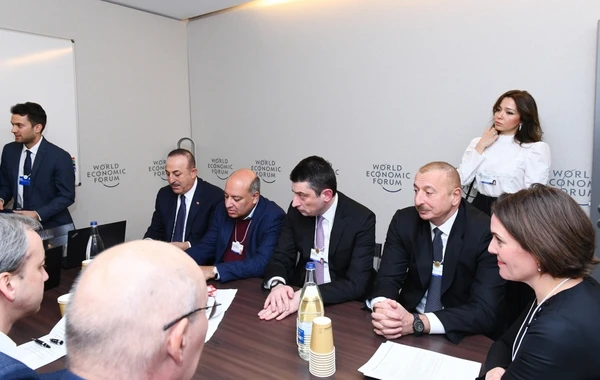 İlham Əliyev Davosda iclasda iştirak edib