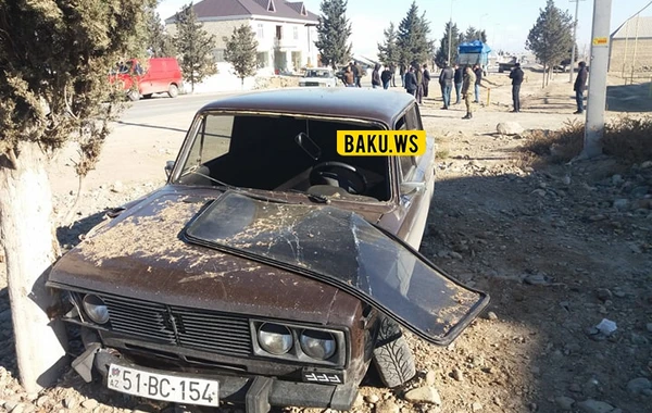 İdarəetməni itirib avtomobilini ağaca çırpdı - FOTO