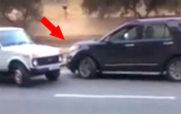 Bakıda “Niva” sürücüsü qayda pozan şəxsi belə cəzalandırdı - VİDEO