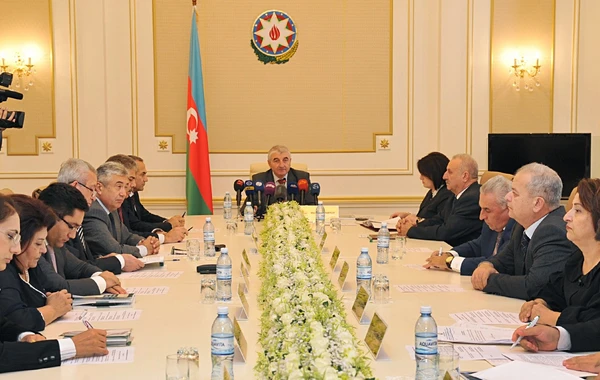 Məzahir Pənahov seçkilərdə iştirak edən partiyalara müraciət edib