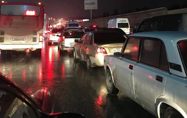 Bakı-Sumqayıt yolunda böyük tıxac yaranıb - FOTO