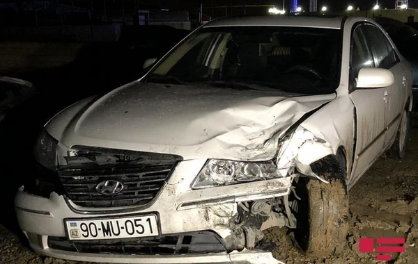 В Баку карета скорой помощи попала в ДТП, пострадали врачи - ФОТО