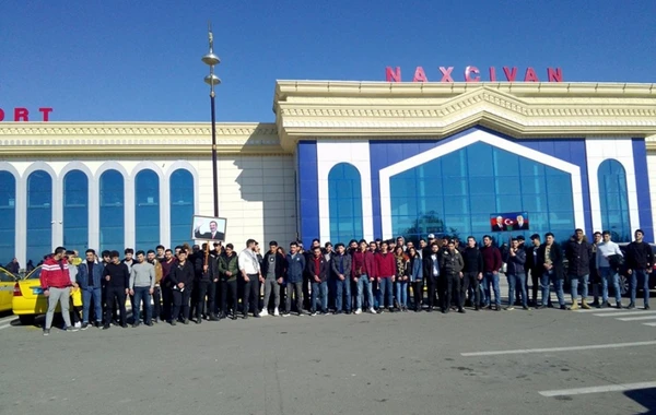 Türkiyədən təxliyə edilən tələbələr Prezident İlham Əliyevə təşəkkür etdilər - FOTO