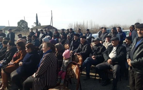Nizami Səfərov seçiciləri ilə görüşlərini davam etdirir - FOTO