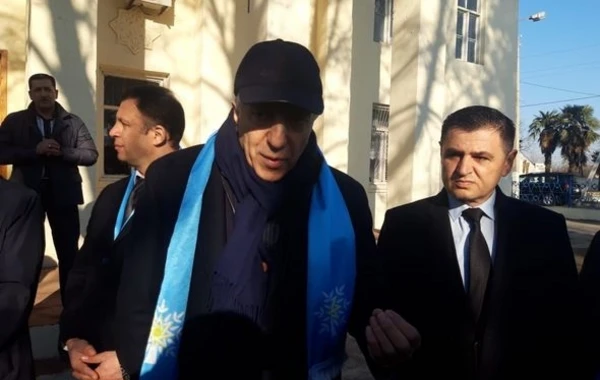Nizami Səfərov seçiciləri ilə görüşlərini davam etdirir - FOTO