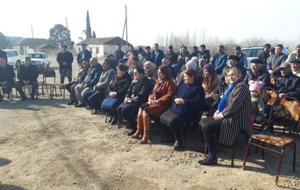 Nizami Səfərov seçiciləri ilə görüşlərini davam etdirir - FOTO