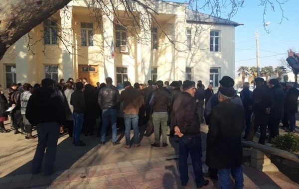 Nizami Səfərov seçiciləri ilə görüşlərini davam etdirir - FOTO