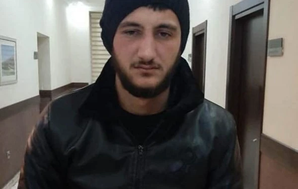 Bakıda polis avtomobili qarət etmək istəyən şəxsi tutub - FOTO