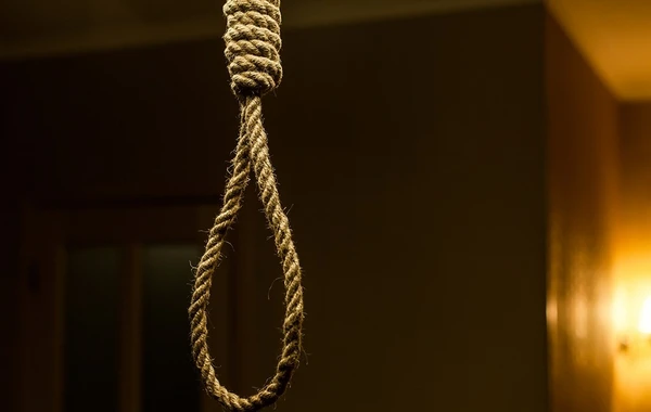 Bakıda aptek müdirinin asılmış meyiti tapıldı