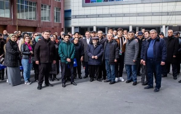 Elnur Allahverdiyev seçiciləri ilə görüşlərini davam etdirir - FOTO