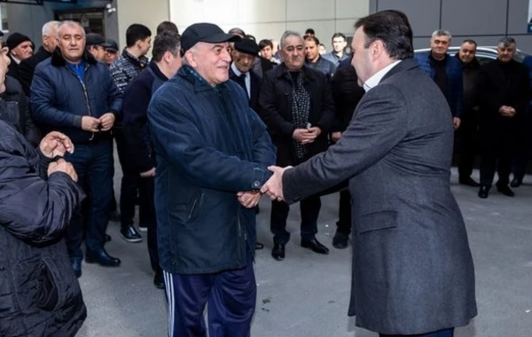Elnur Allahverdiyev seçiciləri ilə görüşlərini davam etdirir - FOTO