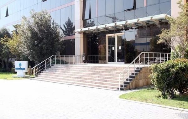 "Azəriqaz"ın mütəxəssisləri İçərişəhərdə partlayış baş verən əraziyə baxış keçiriblər