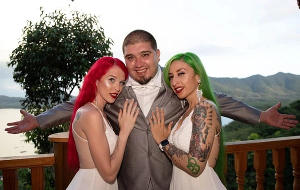 Две невесты вышли замуж за одного жениха - ФОТО