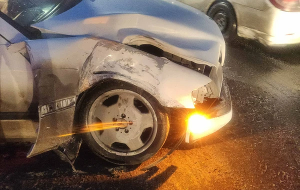 Bakıda qar yol qəzasına səbəb oldu - FOTO