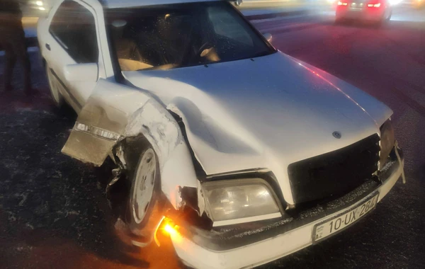 Bakıda qar yol qəzasına səbəb oldu - FOTO