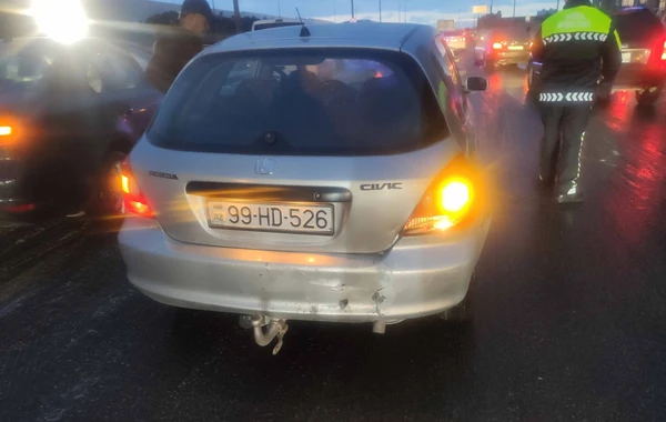 Bakıda qar zəncirvari qəzaya səbəb oldu, tıxac yarandı - FOTO
