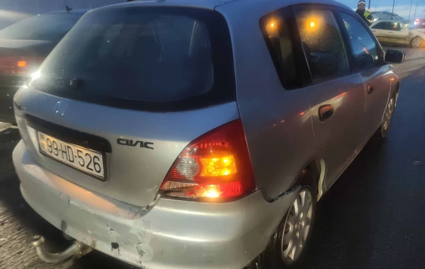Bakıda qar zəncirvari qəzaya səbəb oldu, tıxac yarandı - FOTO