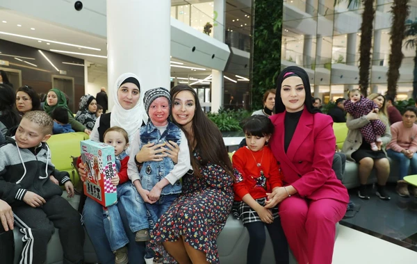 Leyla Əliyeva müxtəlif xəstəlikdən əziyyət çəkən uşaqlarla görüşüb - FOTO
