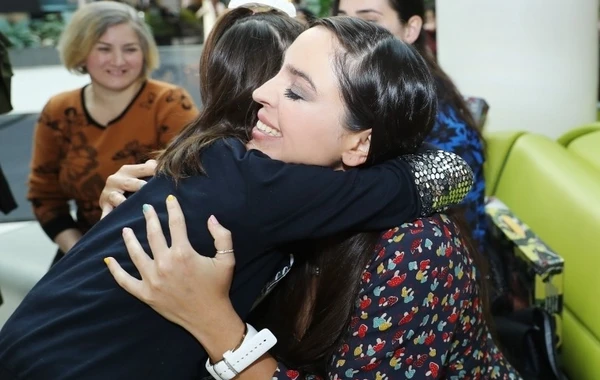 Leyla Əliyeva müxtəlif xəstəlikdən əziyyət çəkən uşaqlarla görüşüb - FOTO