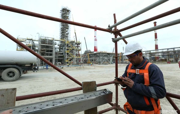 Названа дата завершения строительства новой установки на заводе SOCAR - ФОТО