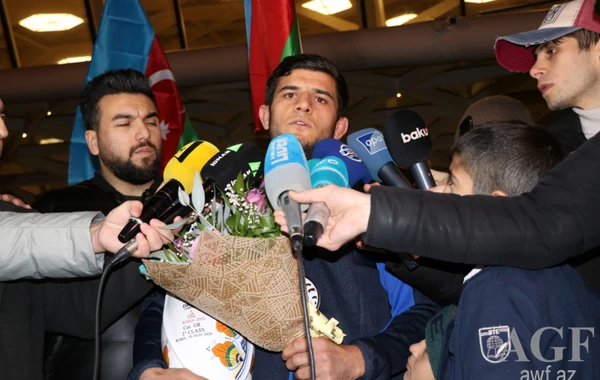 Romada tarix yazan yığmamız Bakıda belə qarşılandı - FOTO