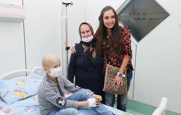 Leyla Əliyeva onkoloji xəstəlikdən əziyyət çəkən uşaqlarla görüşüb - FOTO