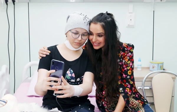 Leyla Əliyeva onkoloji xəstəlikdən əziyyət çəkən uşaqlarla görüşüb - FOTO