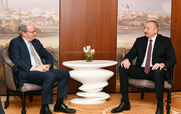İlham Əliyev Dünya Bankının icraçı direktoru ilə görüşüb (YENILƏNİB)