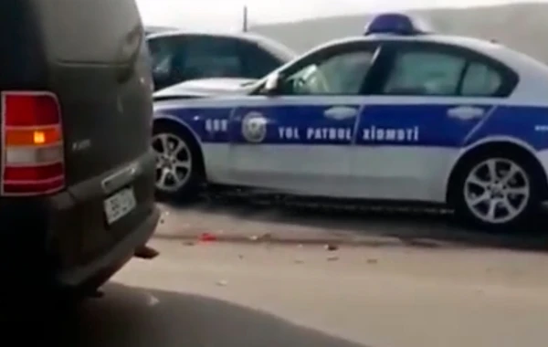 Bakı-Sumqayıt yolunda YPX avtomobili “Mercedes”ə çırpıldı - VİDEO