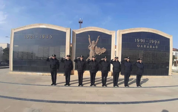 Bakı polisi “Əsgərə salam” aksiyasına qoşuldu - FOTO