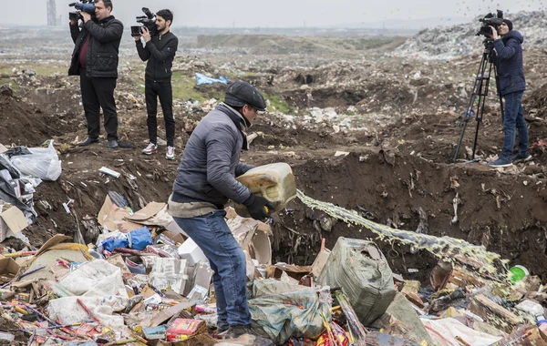 Bakıda Ermənistan məhsulları yandırıldı - FOTO