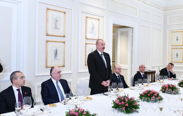 Prezident İtaliyanın ən iri şirkətlərinin rəhbərləri ilə birgə işçi nahar edib - FOTO (YENİLƏNİB)