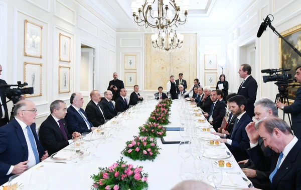 Prezident İtaliyanın ən iri şirkətlərinin rəhbərləri ilə birgə işçi nahar edib - FOTO (YENİLƏNİB)