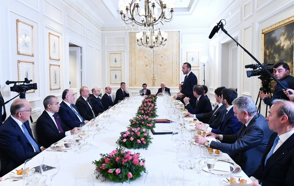 Prezident İtaliyanın ən iri şirkətlərinin rəhbərləri ilə birgə işçi nahar edib - FOTO (YENİLƏNİB)