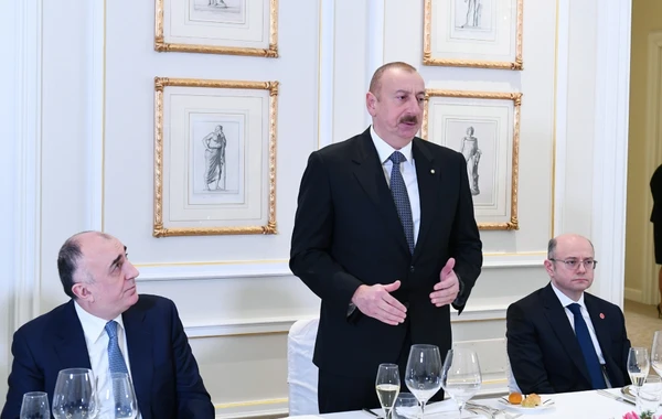 Prezident İtaliyanın ən iri şirkətlərinin rəhbərləri ilə birgə işçi nahar edib - FOTO (YENİLƏNİB)