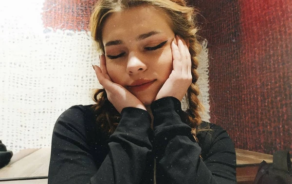 19-летняя Сабина зарабатывает на неверности парней - ФОТО