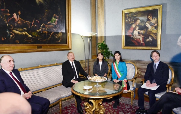 Prezident İlham Əliyev Romanın meri ilə görüşüb - FOTO