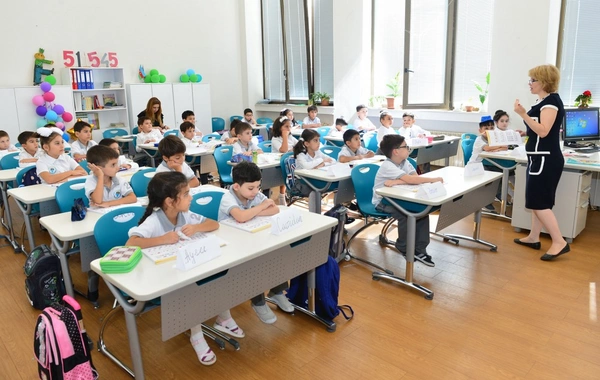 Təhsilverənlər üçün geyimlə bağlı hüquqi əsas yaradılır