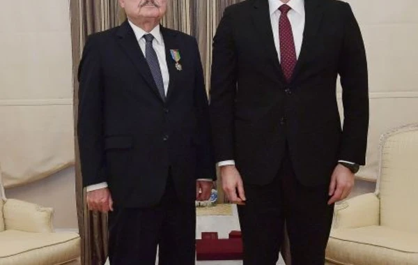 Президент Ильхам Алиев вручил Артуру Раси-заде орден - ФОТО