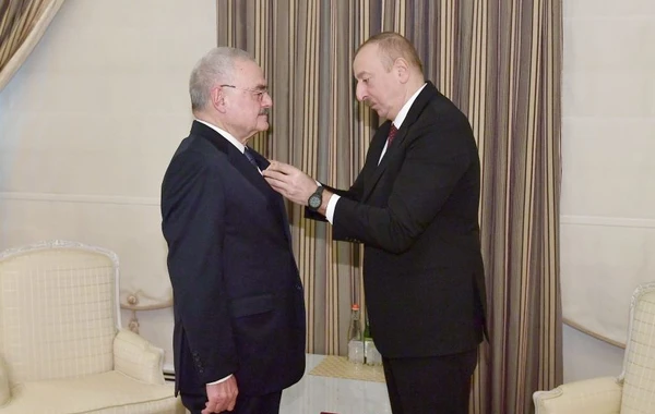Президент Ильхам Алиев вручил Артуру Раси-заде орден - ФОТО