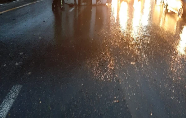 Bakıda yanacaq daşıyan maşın aşdı - FOTO