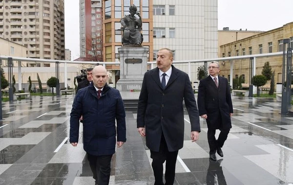 Президент Ильхам Алиев посетил новый парк, куда перенесли памятник Хатаи - ФОТО