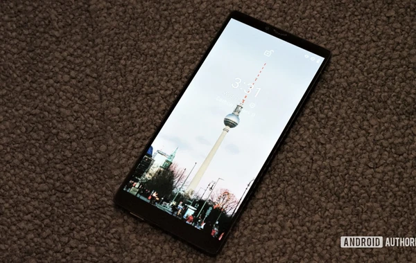 Представлен рекордно легкий смартфон из углепластика - ФОТО