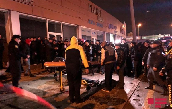 В результате ДТП в Баку: погибли 2 человека, еще 2 пострадали - ФОТО